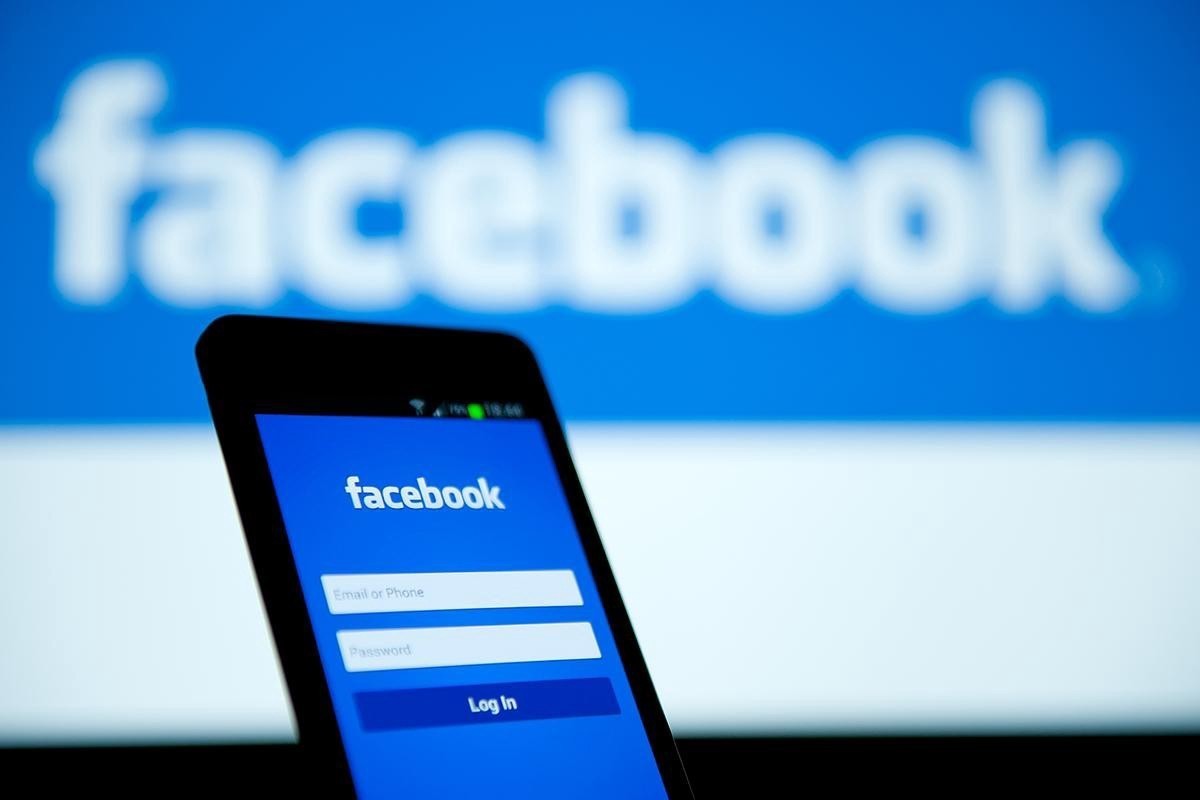 Nga dọa phạt Facebook vì phong tỏa tài khoản truyền thông nước này

