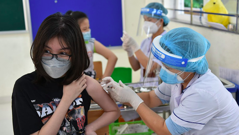 Bộ Y tế khẳng định việc gia hạn vaccine Pfizer là theo nhà sản xuất, Hà Nội vẫn quyết định dừng tiêm