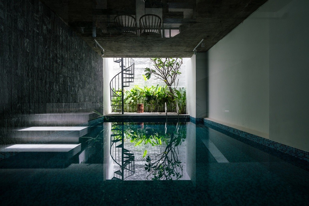 Ngôi nhà 73 m2 với bể bơi sang trọng bên trong