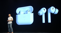 Đặt sản phẩm Sony và Apple tại Bphone Store để so sánh, ông Nguyễn Tử Quảng tự tin khi bán được hàng nghìn tai nghe của Bkav