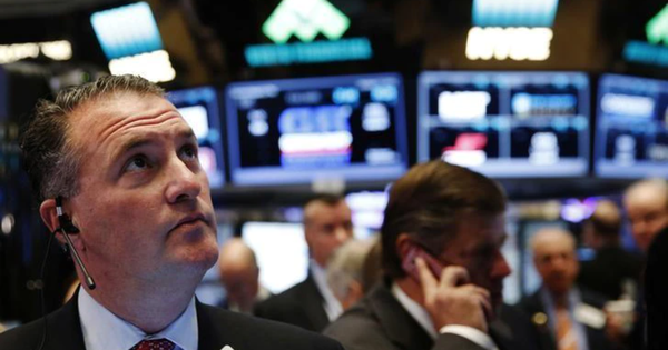 thumbnail - Phố Wall biến động khi Dow Jones giảm 1.000 điểm, Nasdaq rơi 5%
