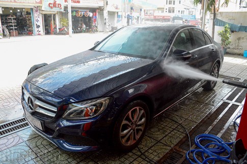5 sai lầm phổ biến của chủ xe khi tự rửa ô tô tại nhà - ảnh 2