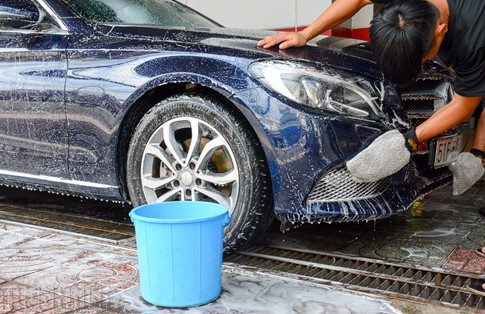 5 sai lầm phổ biến của chủ xe khi tự rửa ô tô tại nhà - ảnh 4