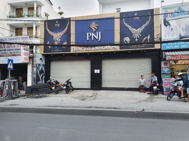 Tháng 8, PNJ phải tạm đóng hơn 270 cửa hàng trên toàn hệ thống 