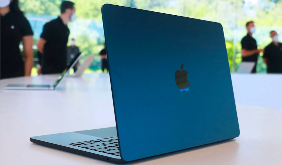 Màu xanh đen trên MacBook Air mới