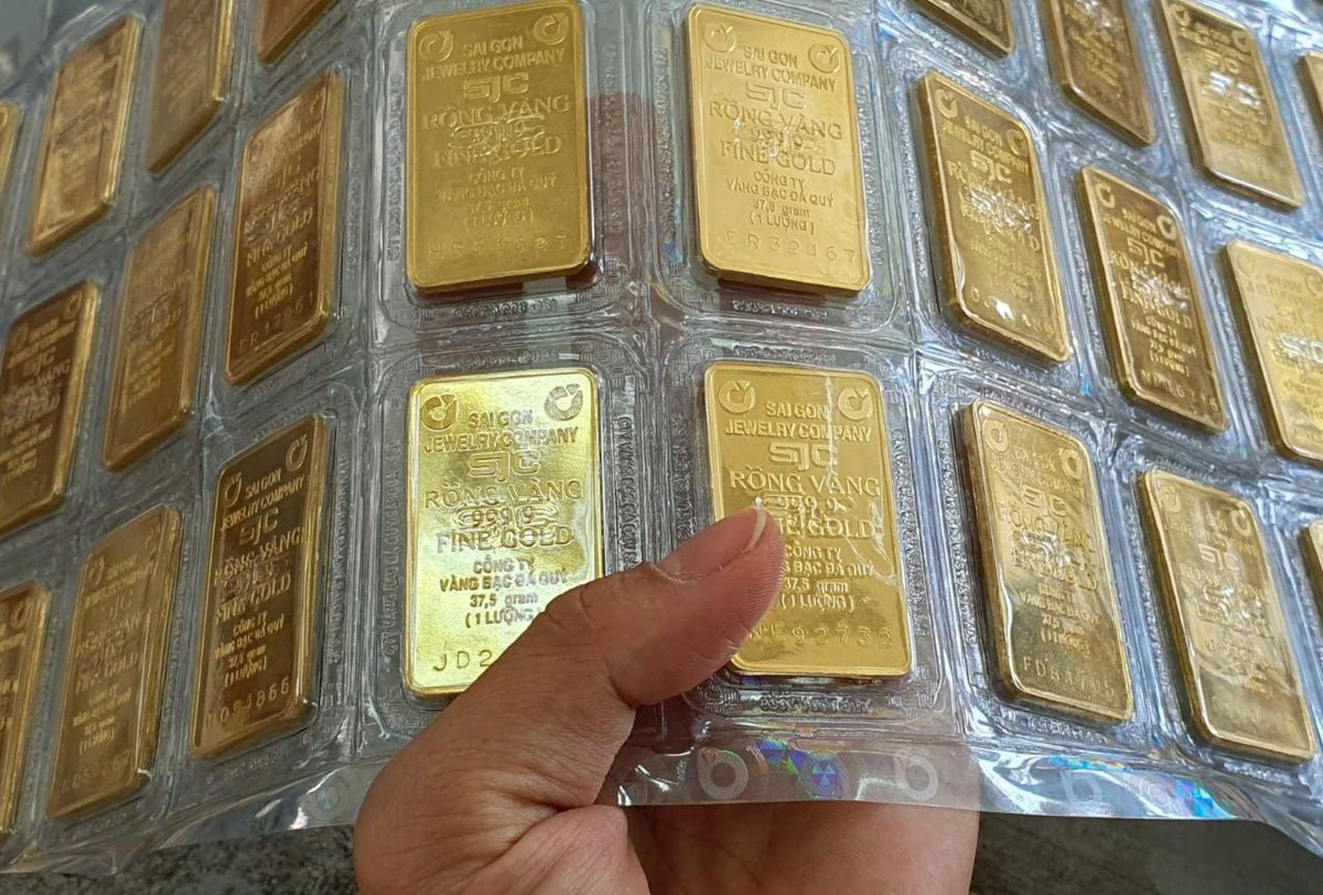 Đến năm 2012 ước tính có khoảng 20 triệu lượng vàng miếng SJC đã đưa ra thị trường; sau đó việc sản xuất loại vàng này chuyển sang Nhà nước độc quyền và Công ty SJC không được dập một miếng nào từ nguyên liệu