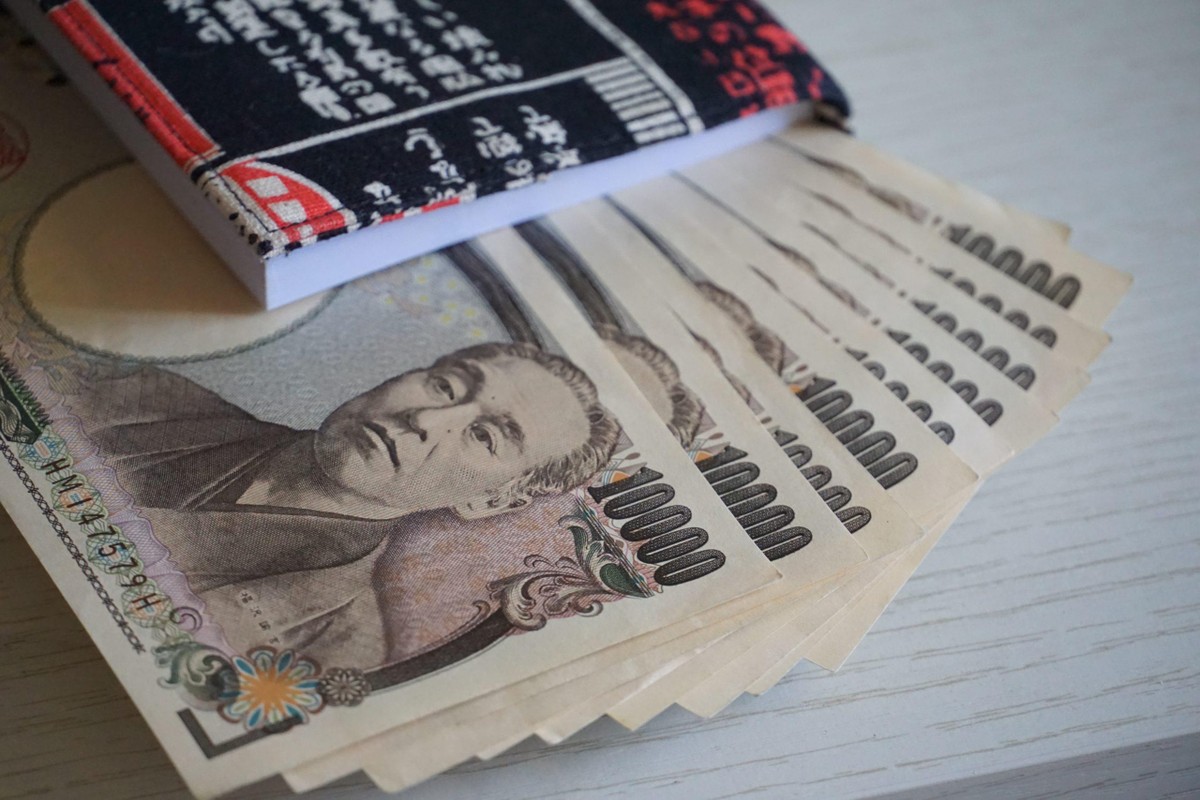 Nhật can thiệp ngăn đồng yên sụt giá lần đầu trong 24 năm