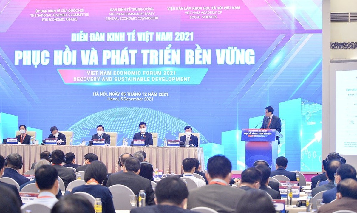 Ông Nguyễn Minh Cường - Chuyên gia kinh tế trưởng của ADB Việt Nam phát biểu tại diễn đàn - Ảnh: Quốc hội