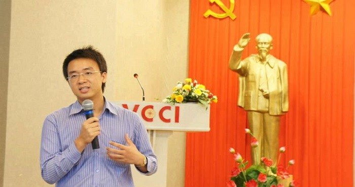 Doanh nhân Tạ Minh Tuấn chia sẻ về doanh nghiệp xã hội tại hội trường VCCI (Hà Nội).