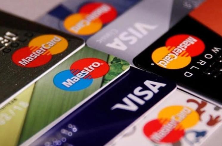 Người tiêu dùng càng ngày càng phụ thuộc vào thẻ tín dụng. Ảnh: Getty Images.
