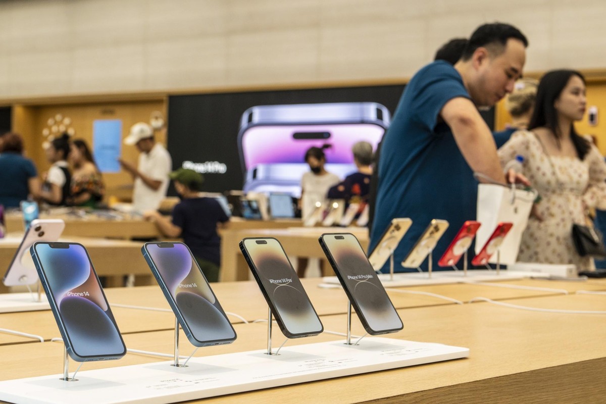 Nếu năm nay doanh số mở bán tốt, Apple dự kiến nâng thứ hạng thị trường Việt Nam từ cấp 3 lên cấp 2, đồng nghĩa sẽ có nhiều chính sách ưu đãi, giá sản phẩm tốt và mở bán máy sớm hơn