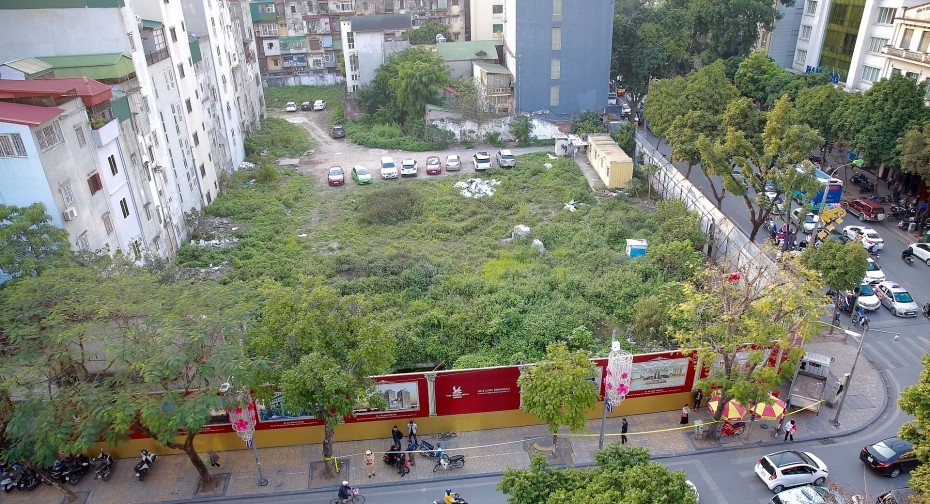 Khu đất của Tân Hoàng Minh ở Hàng Bài 14 năm qua chưa thể xây dựng do vướng thủ tục pháp lý.