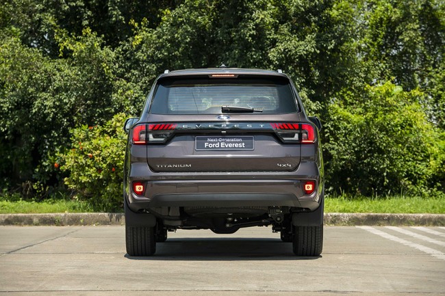 Ford Everest mới chính thức ra mắt, giá từ 1,1 tỷ đồng ảnh 2